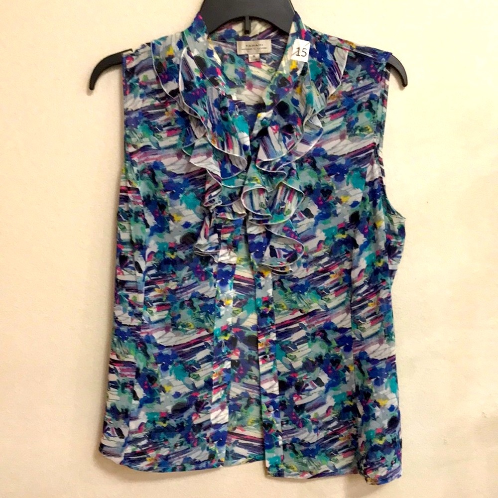 ☀️3 for $24 SUMMER SALE Sleeveless tops Size Medium. CHIFFON ruffled front.